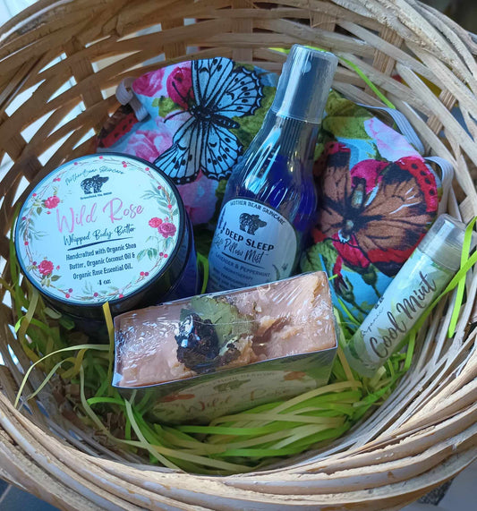 🌸 Organic self-care gift basket!